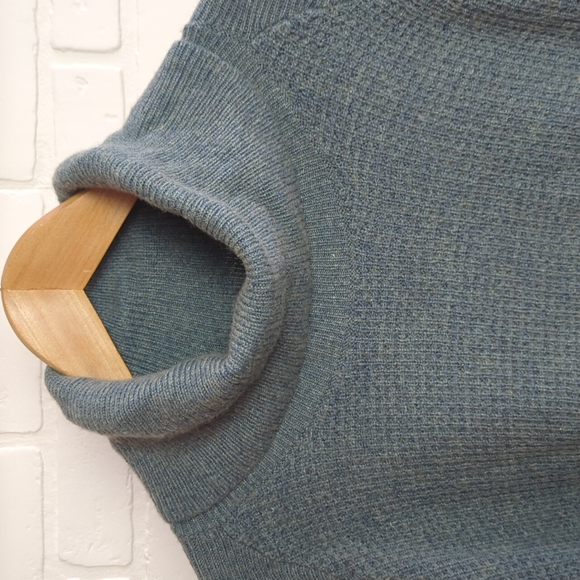 Woolrich Turtleneck Waffle Sweater - Picture 6 of 8